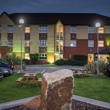 Holiday Inn Manchester West By Ihg Солфорд Экстерьер фото