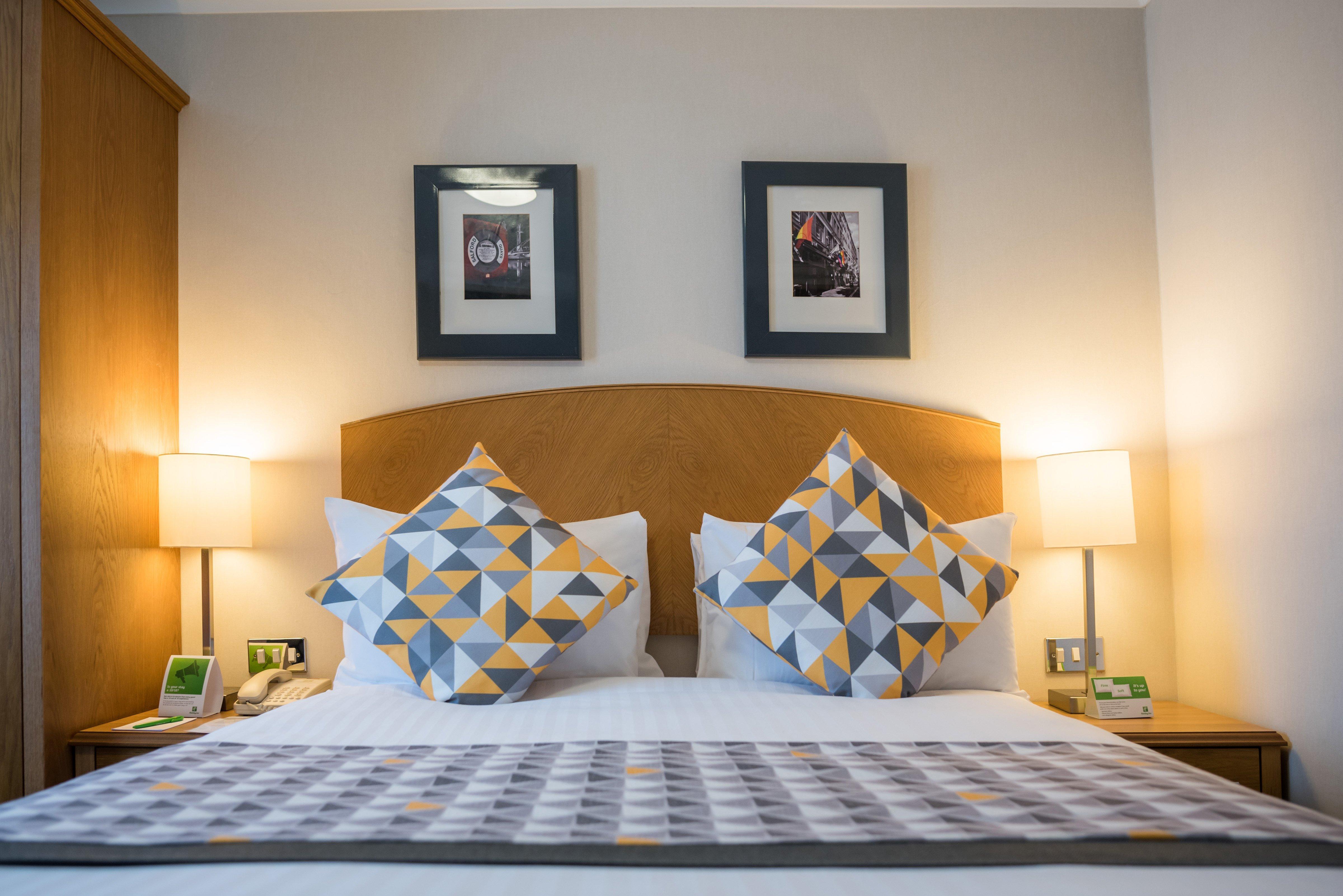 Holiday Inn Manchester West By Ihg Солфорд Экстерьер фото