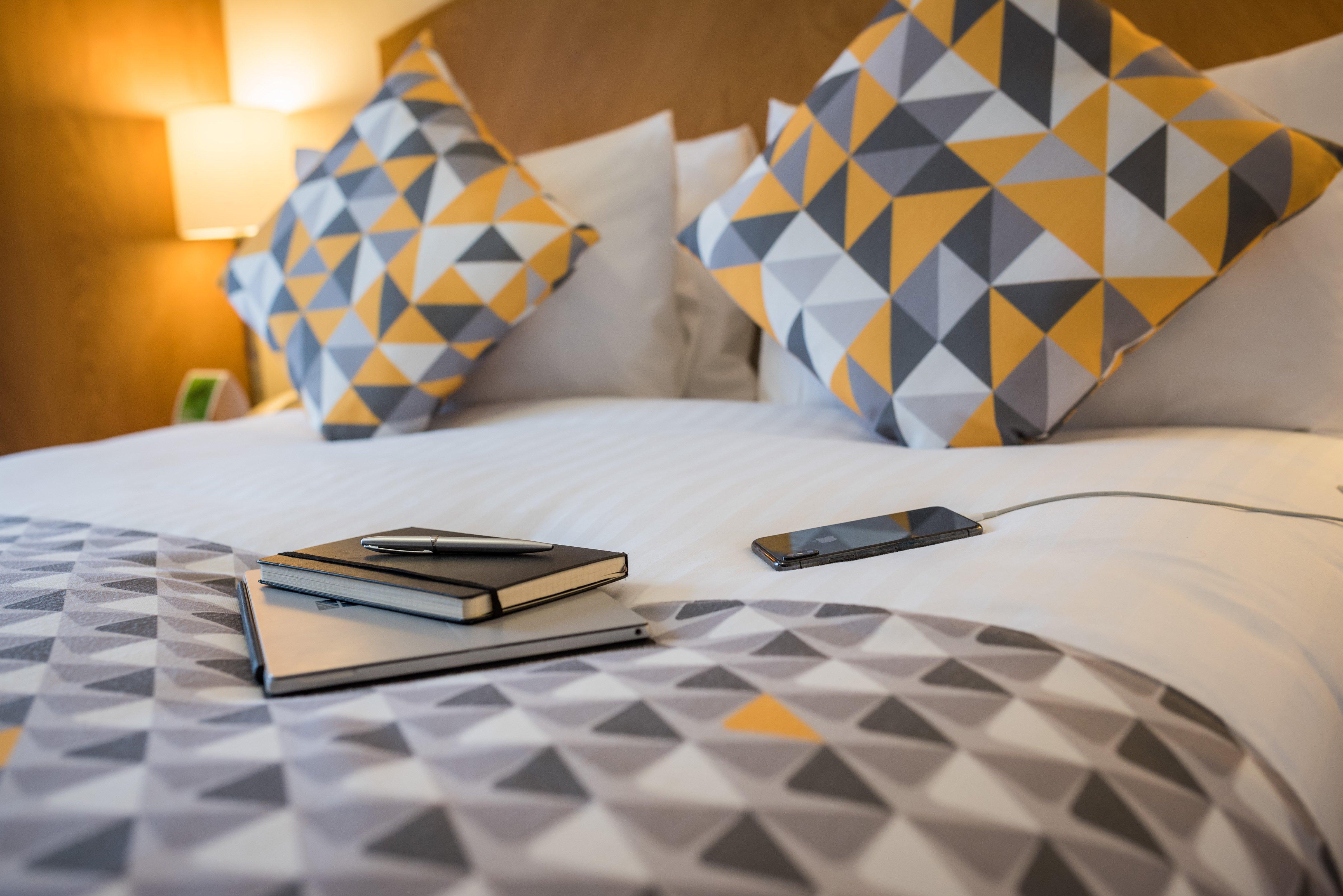 Holiday Inn Manchester West By Ihg Солфорд Экстерьер фото
