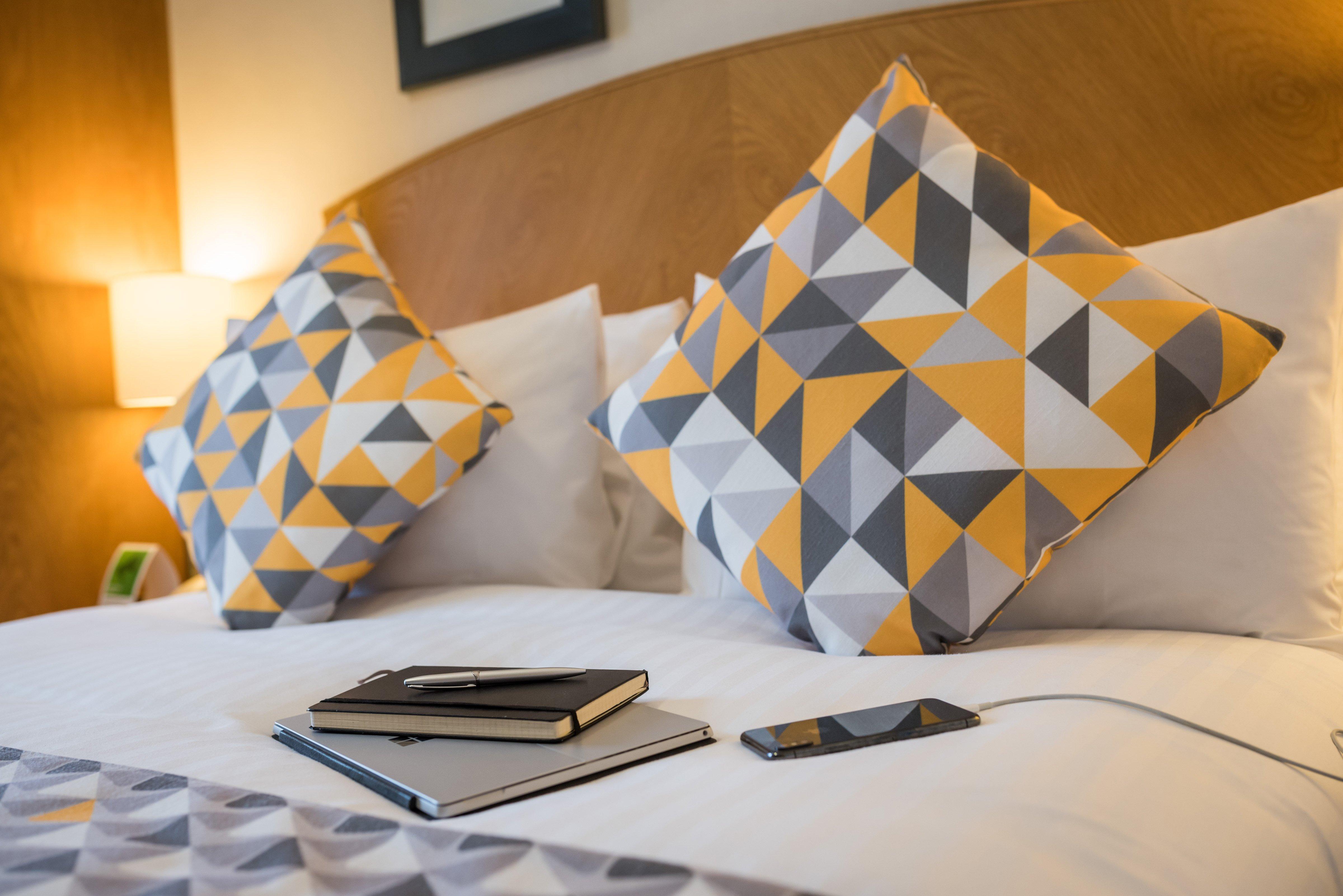 Holiday Inn Manchester West By Ihg Солфорд Экстерьер фото
