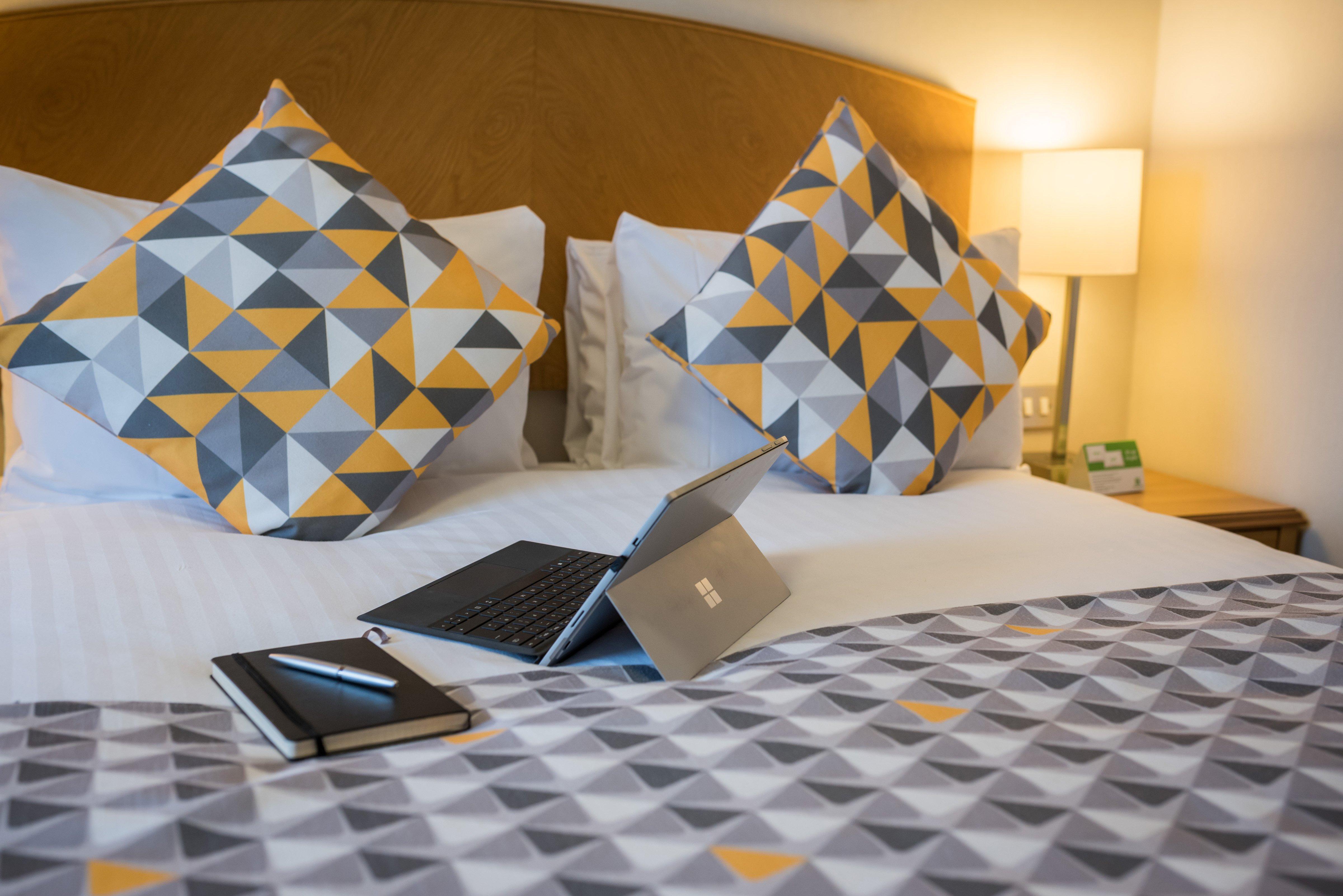 Holiday Inn Manchester West By Ihg Солфорд Экстерьер фото