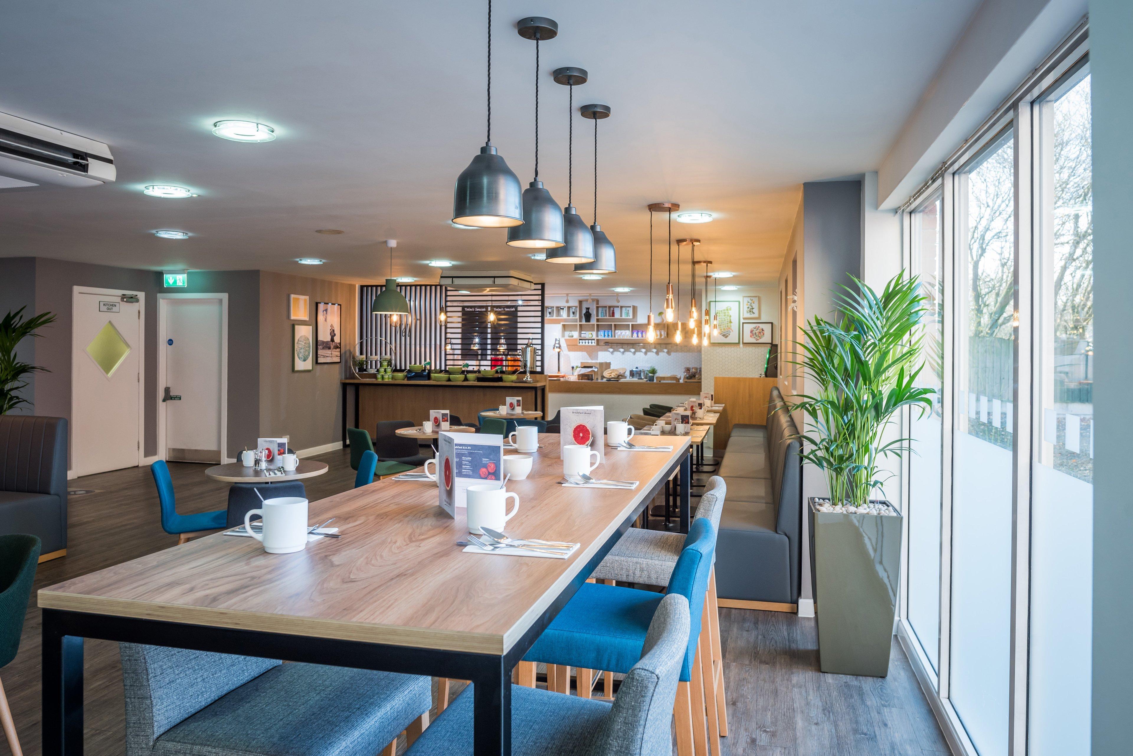 Holiday Inn Manchester West By Ihg Солфорд Экстерьер фото