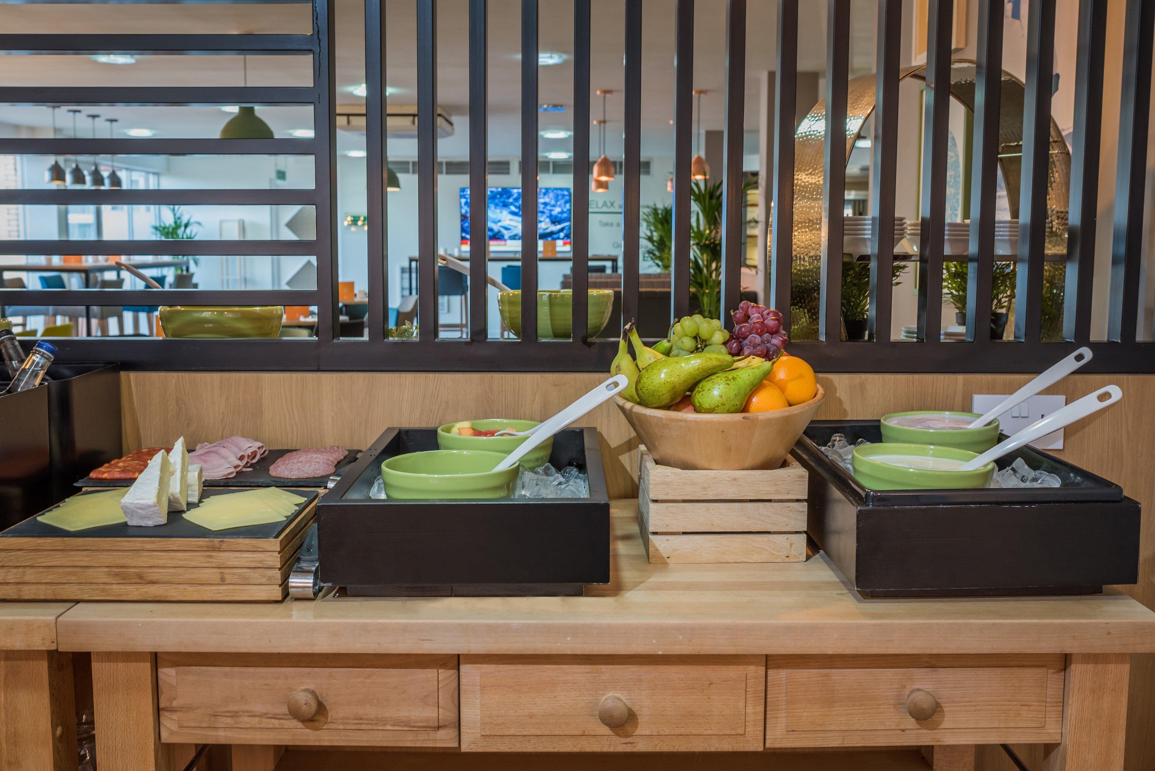 Holiday Inn Manchester West By Ihg Солфорд Экстерьер фото