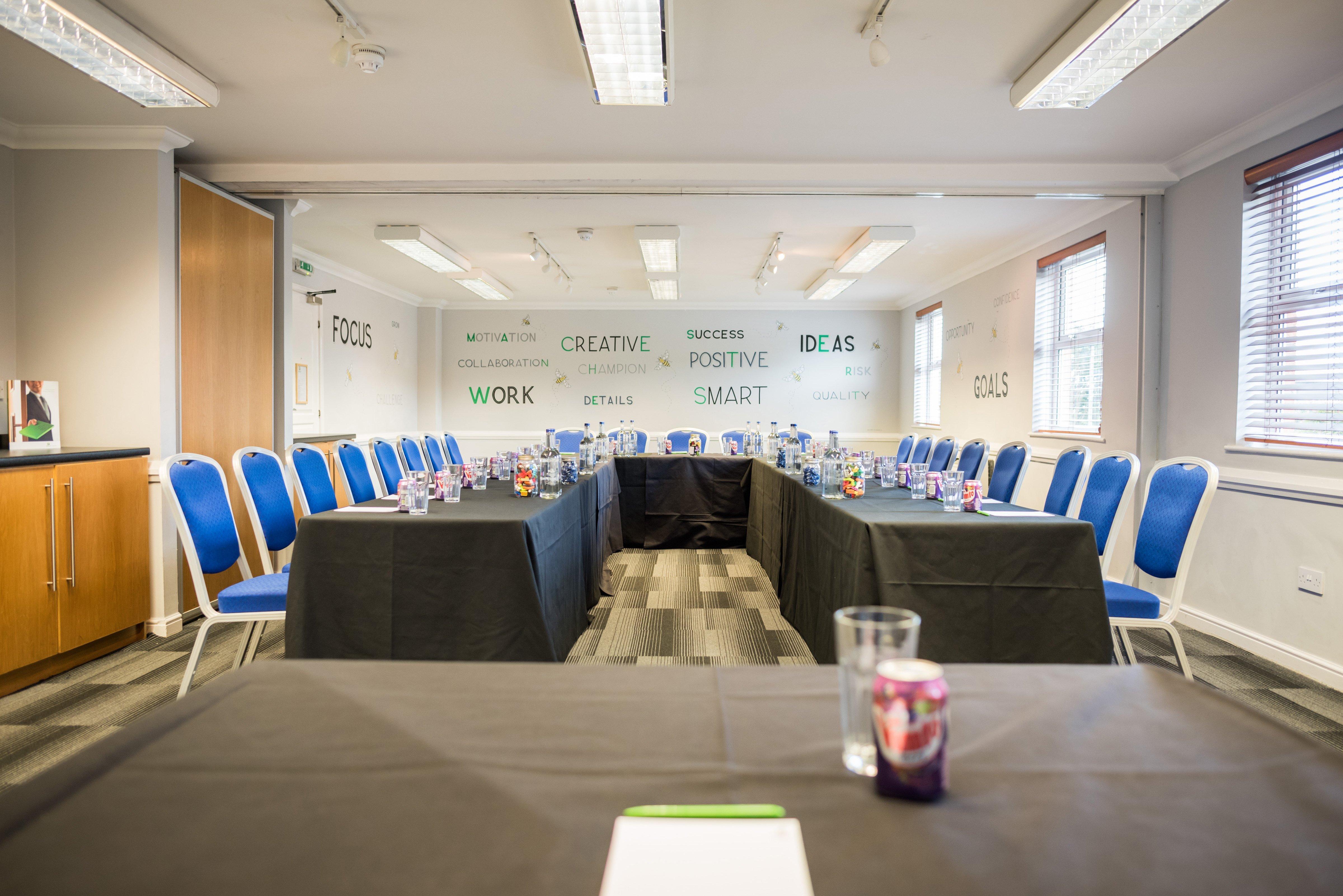 Holiday Inn Manchester West By Ihg Солфорд Экстерьер фото