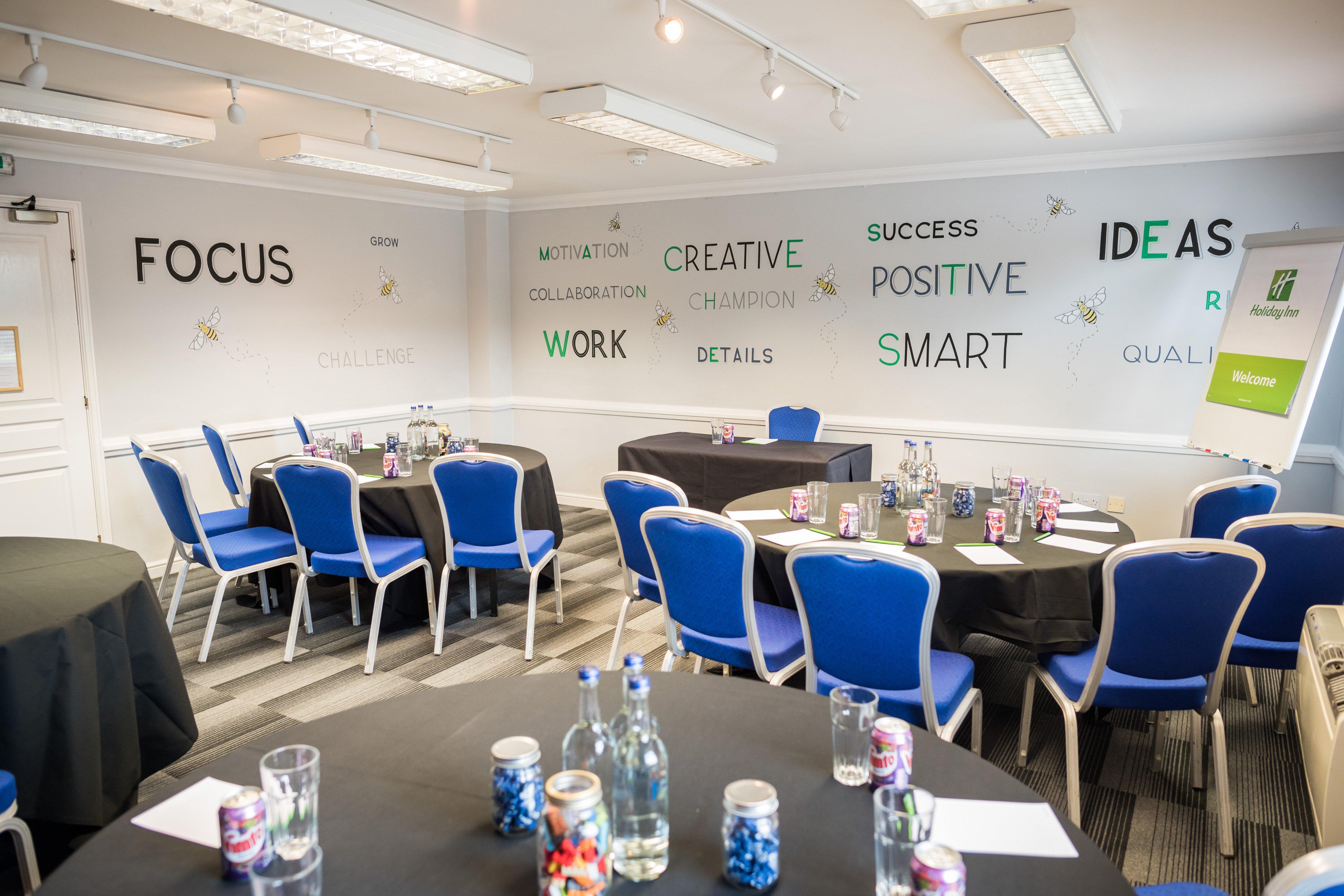 Holiday Inn Manchester West By Ihg Солфорд Экстерьер фото