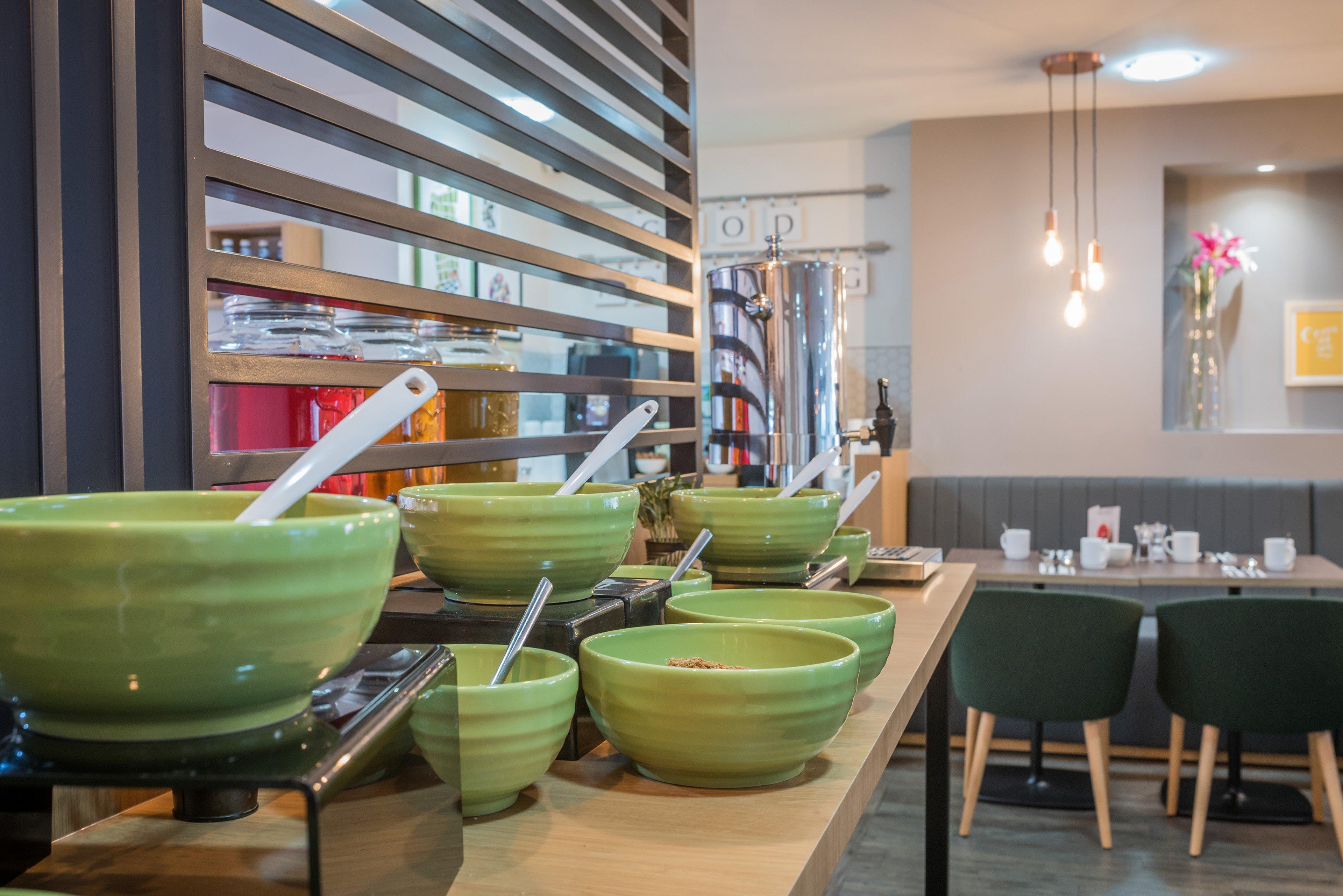 Holiday Inn Manchester West By Ihg Солфорд Экстерьер фото