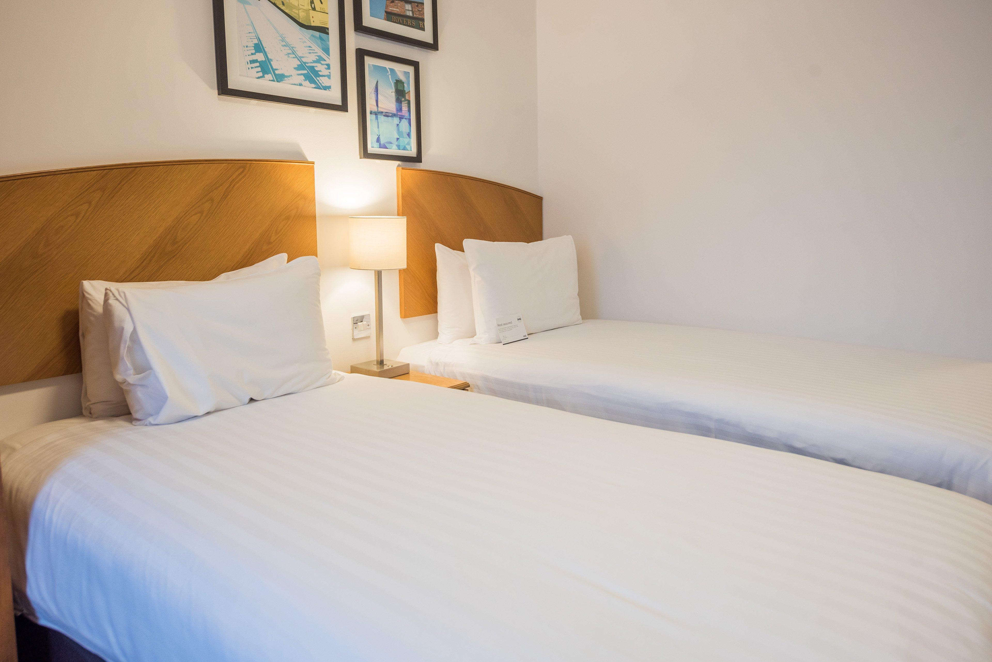 Holiday Inn Manchester West By Ihg Солфорд Экстерьер фото