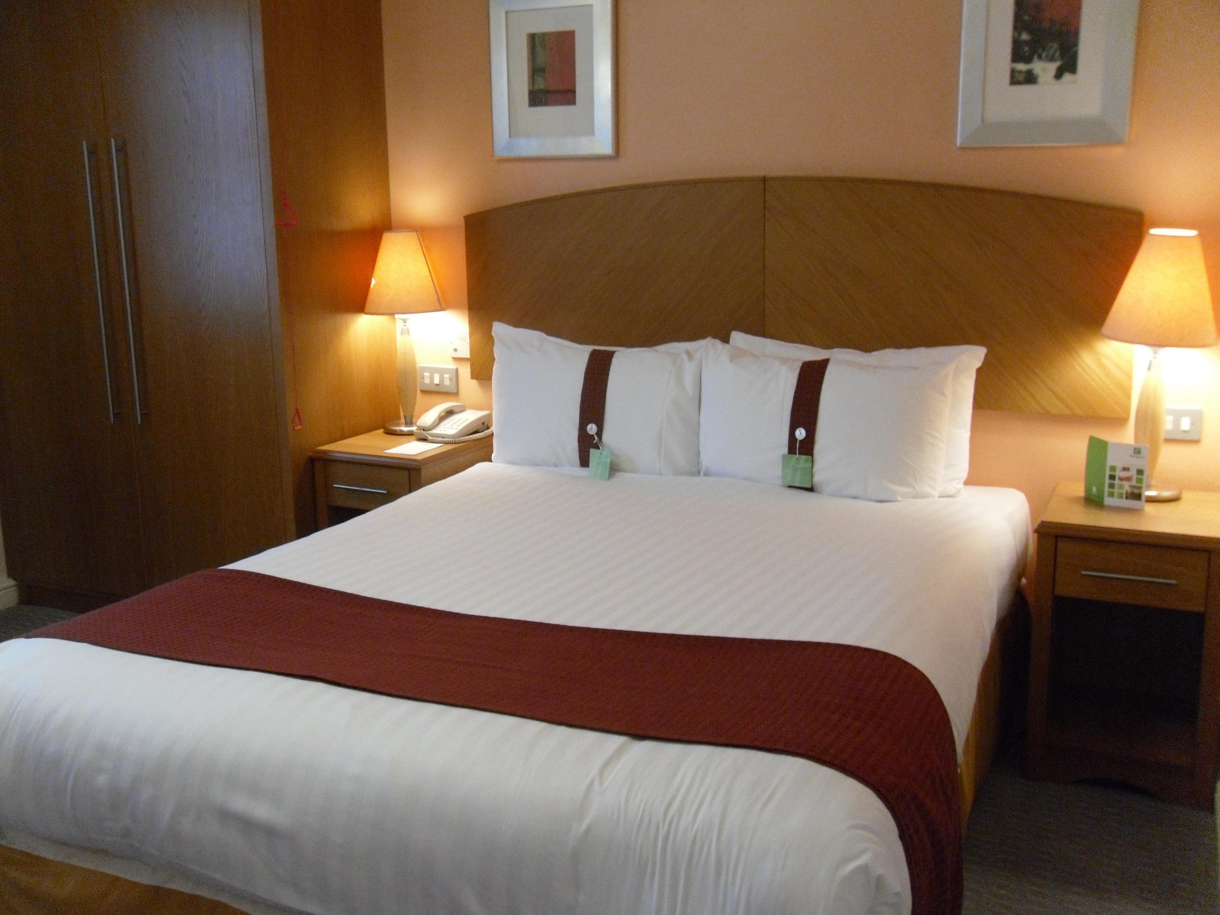 Holiday Inn Manchester West By Ihg Солфорд Экстерьер фото