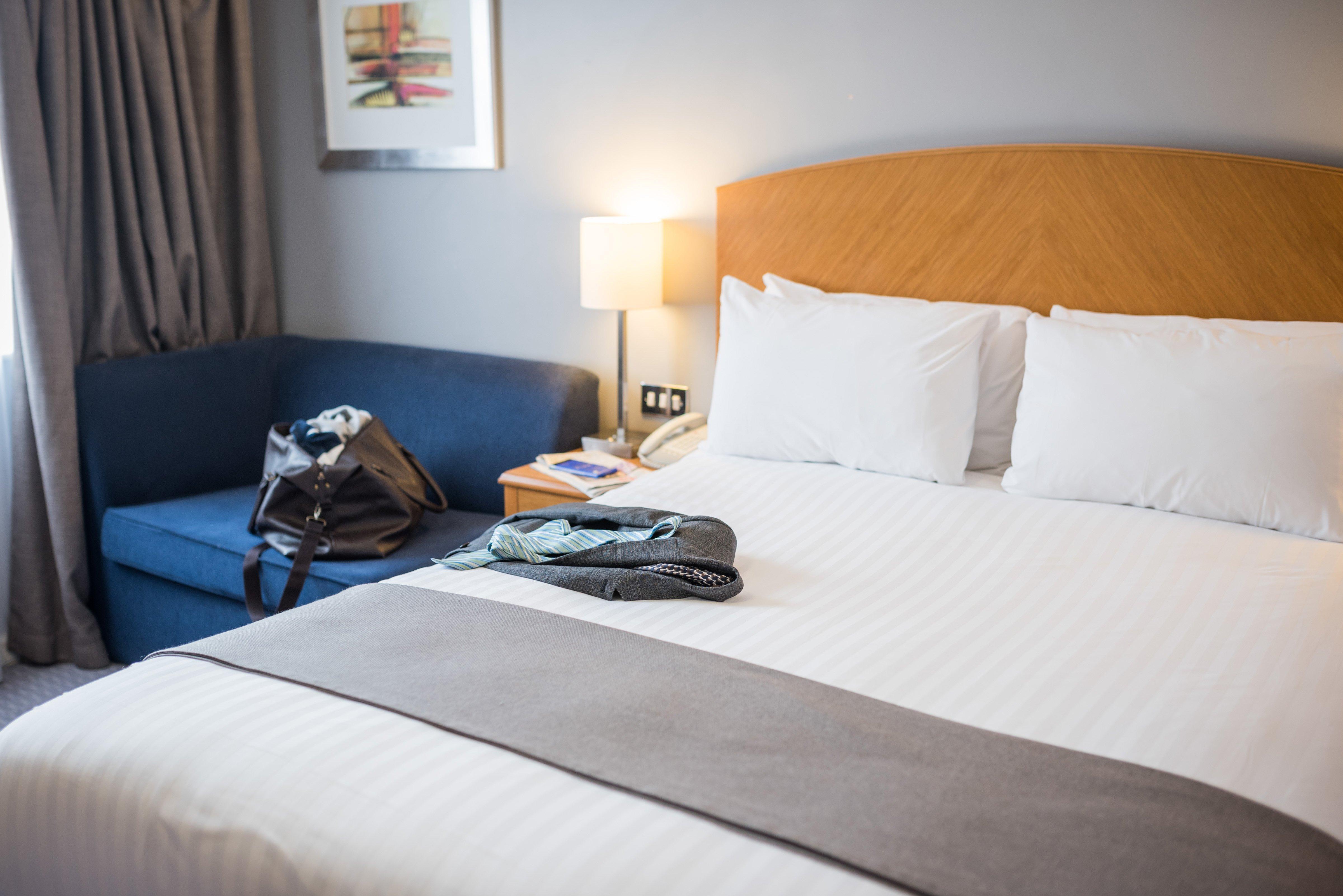 Holiday Inn Manchester West By Ihg Солфорд Экстерьер фото