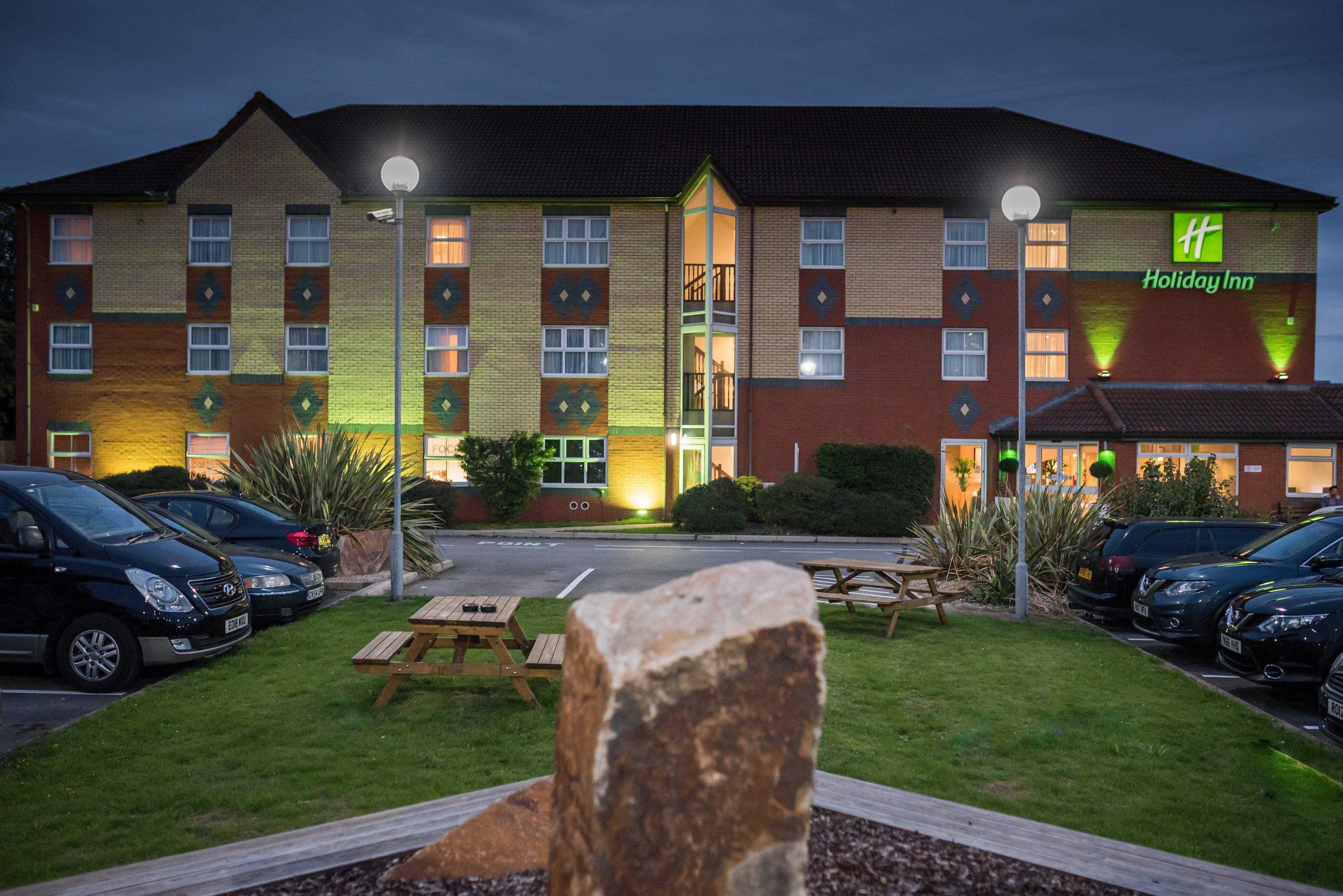 Holiday Inn Manchester West By Ihg Солфорд Экстерьер фото