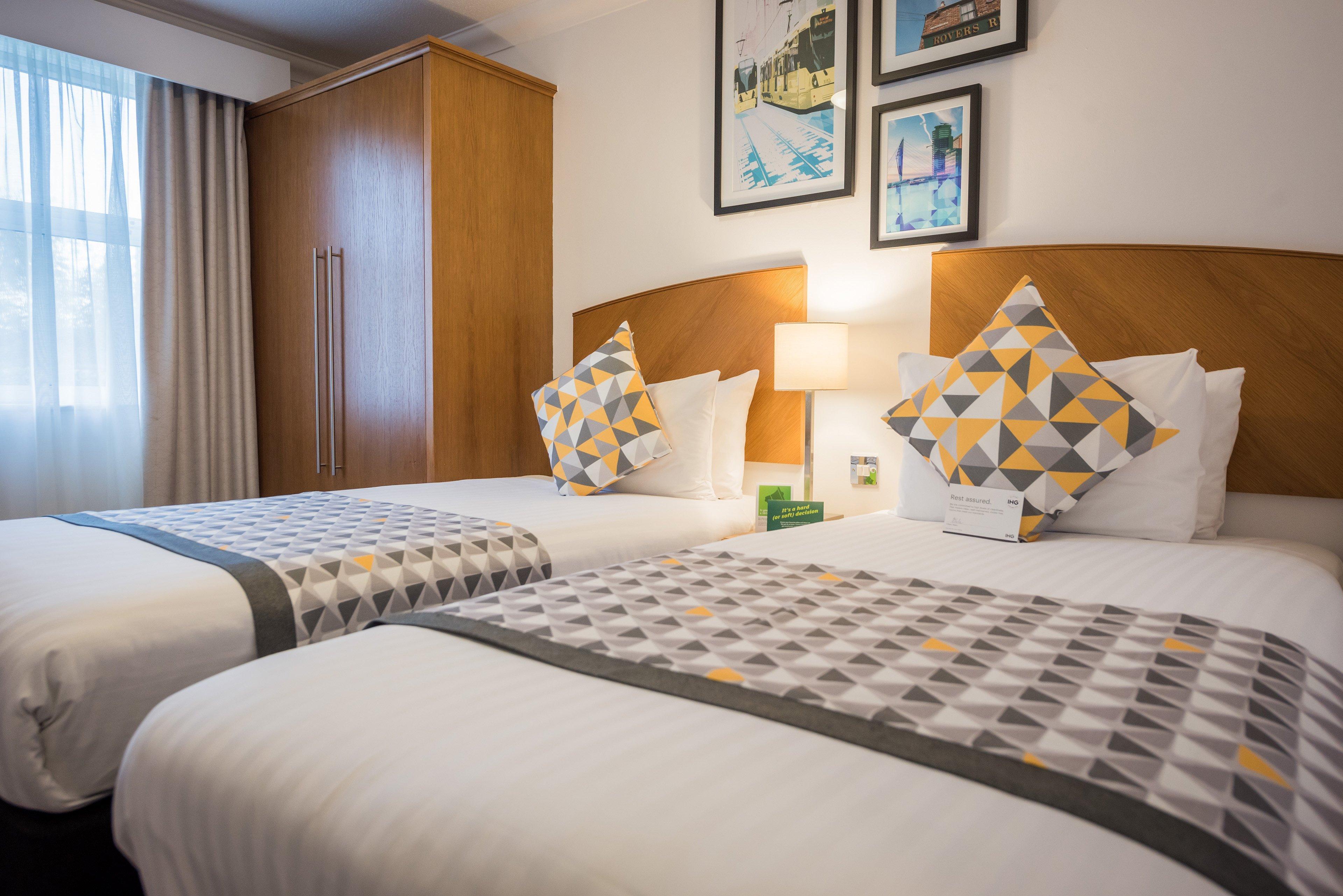 Holiday Inn Manchester West By Ihg Солфорд Экстерьер фото